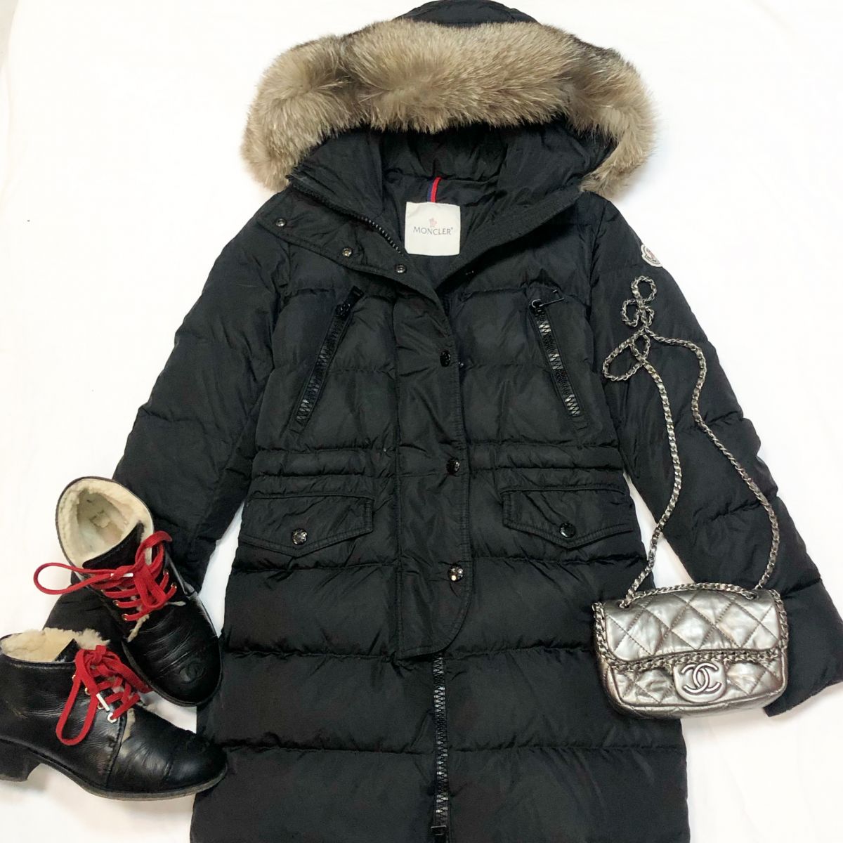 Пуховик Moncler размер 0 цена 23078 руб Сумочка Chanel
