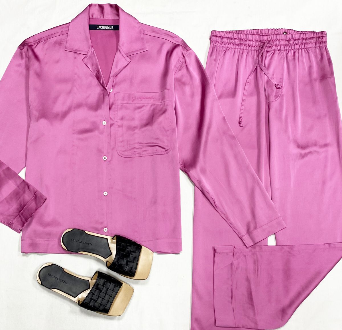 Костюм/шелк/ Jacquemus размер S цена 39 139 рубСабо Bottega Veneta размер 40 цена 23 483 руб