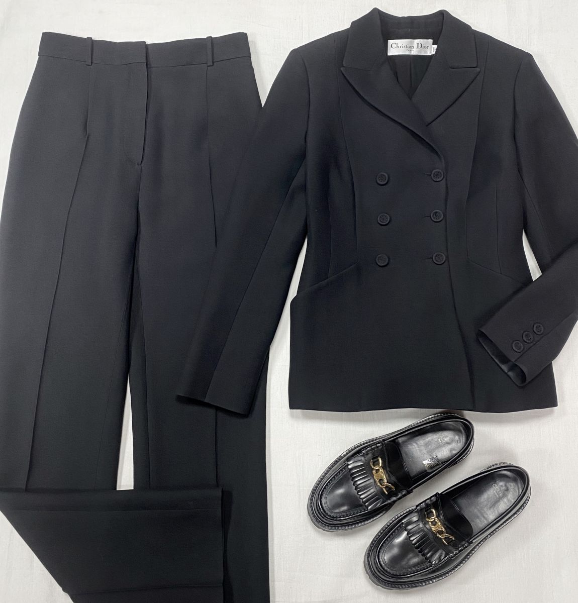 Жакет Christian Dior размер 44 цена 46 965 руб 
Брюки Christian Dior размер 40 цена 23 483 руб 
Лоферы Celine размер 38 цена 23 483 руб