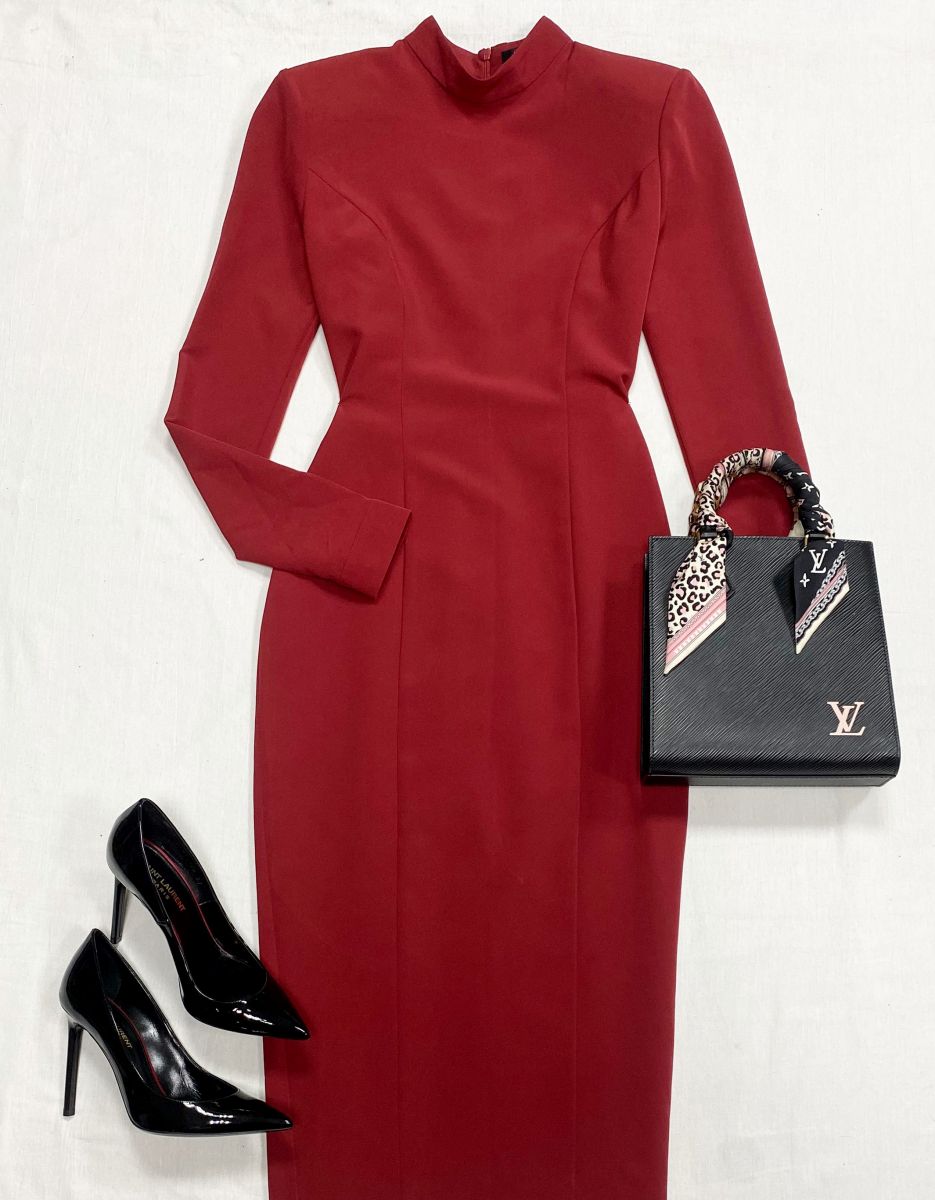Платье Rouzze размер 42 цена 4 697 руб
Туфли Saint Laurent размер 37 цена 23 483 руб
Сумка Louis Vuitton 