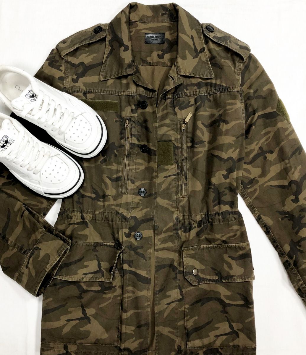 Куртка Saint Laurent размер M цена 23 483
Руб
Кроссовки Christian Dior размер 38 цена 31 310 руб