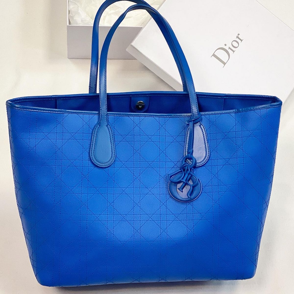 Сумка Christian DIOR  размер 35/28 цена 92 310 руб 