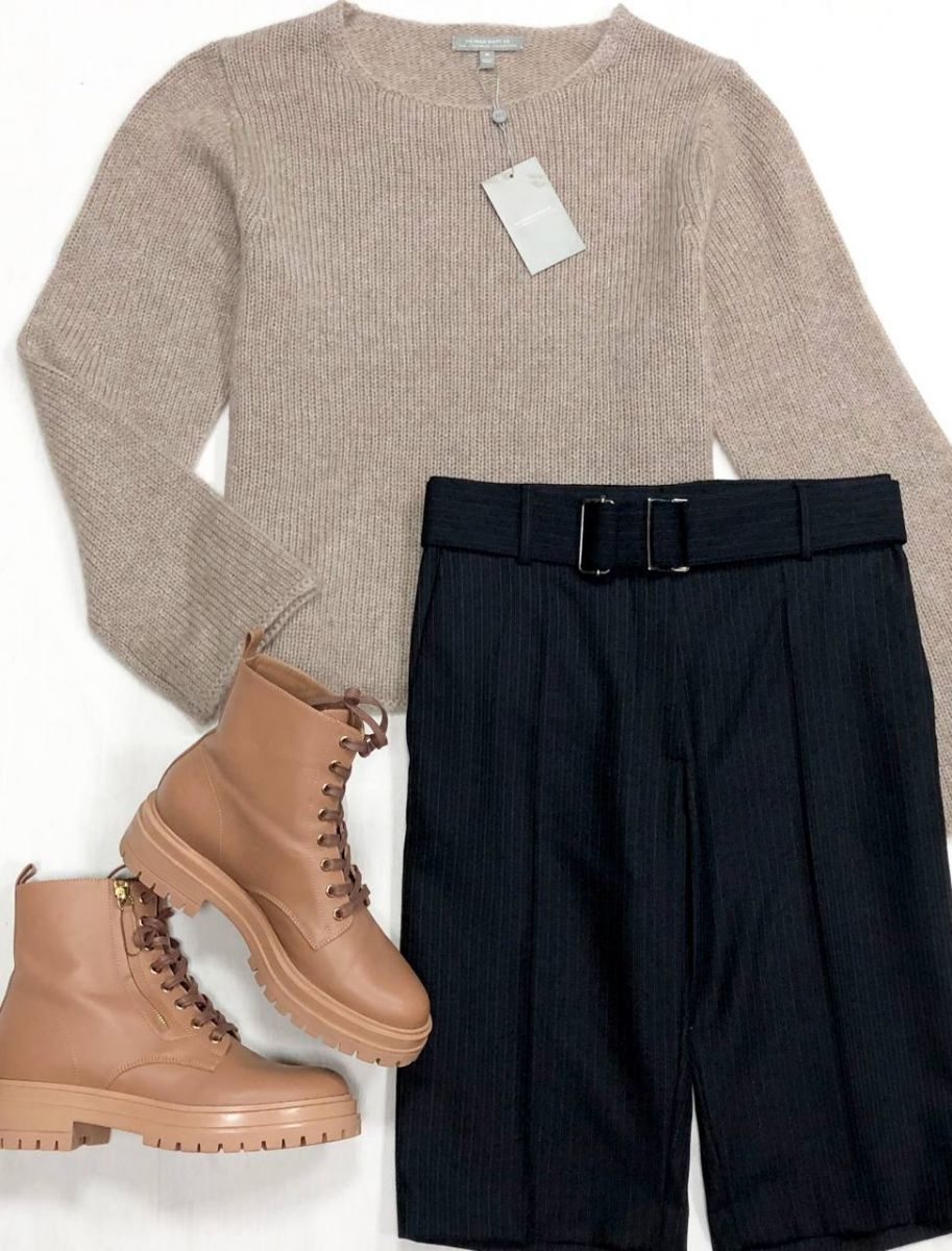 Шорты Dries Van Noten размер 34 цена 15 655 руб
Кофта / кашемир/ Baiman Marcus размер M цена 12 524 руб/ с биркой/
Ботинки Gianvito Rossi размер 38.5 цена 23 483 руб