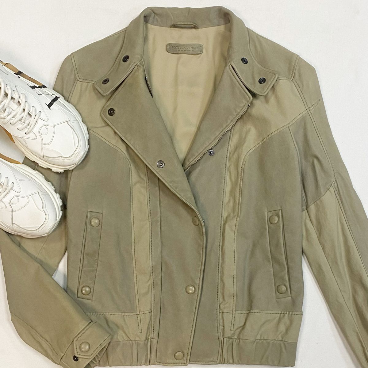 Куртка/кожа/ Bottega Veneta размер 38 цена 23 078 рубКроссовки Valentino размер 39 цена 30 770 руб