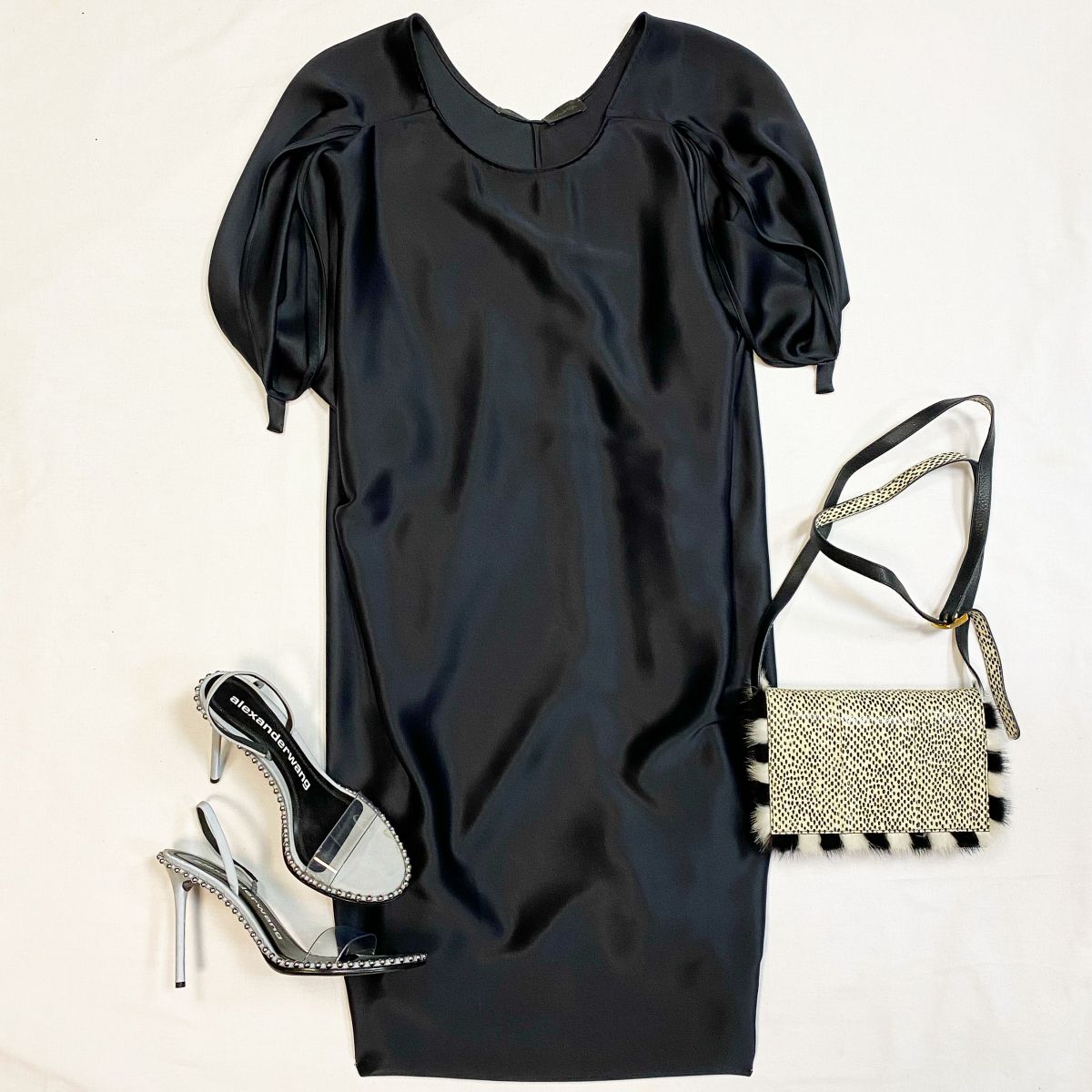 Платье Halston размер 44 цена 10 770 руб Босоножки Alexander Wang размер 41 цена 6 154 руб Сумка Fendi