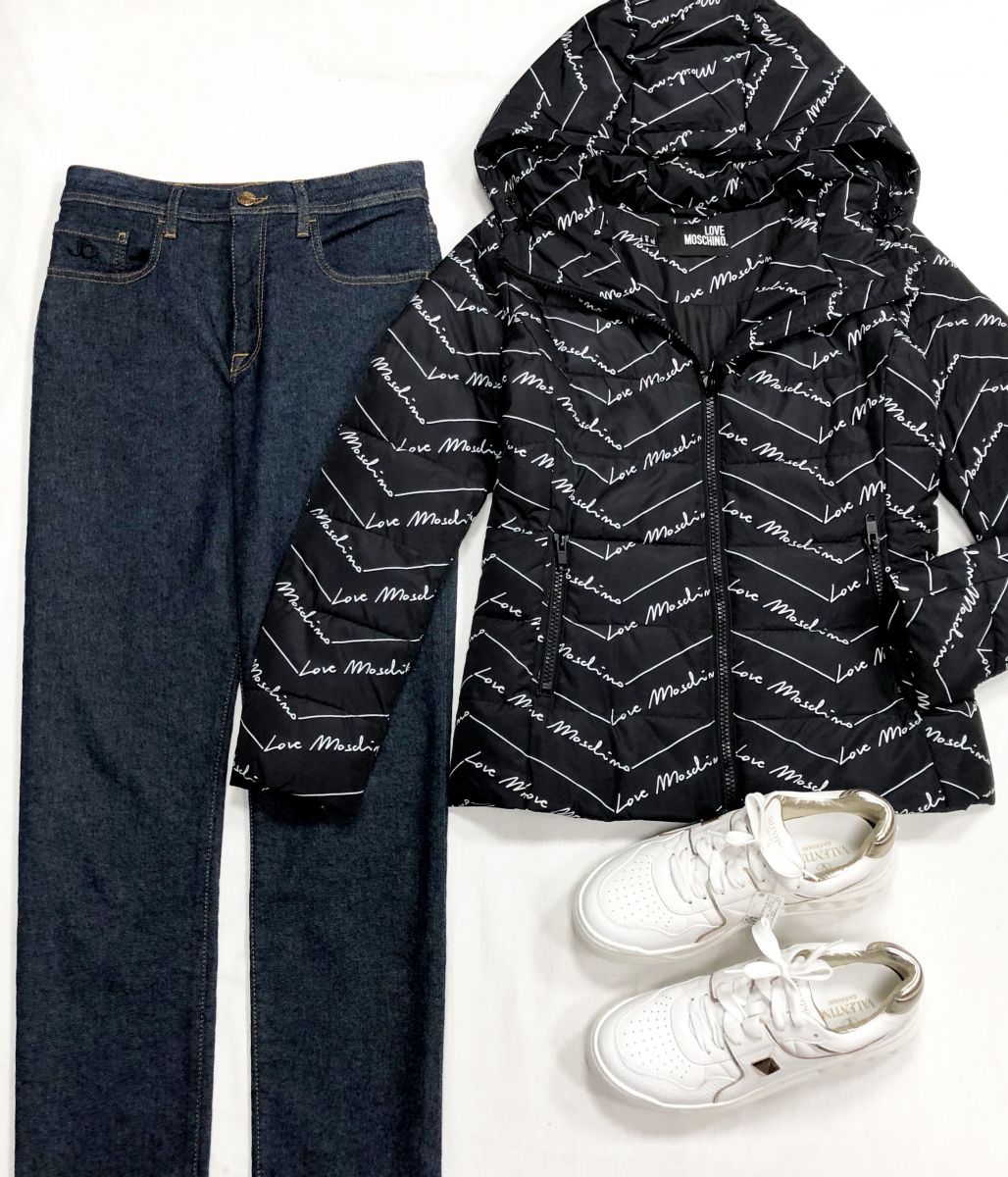 Пуховик Moschino размер 42 цена 15 655 руб
Джинсы Jacob Cohen размер 28 цена 10 959 руб
Кроссовки Valentino размер 40 цена 46 965 руб