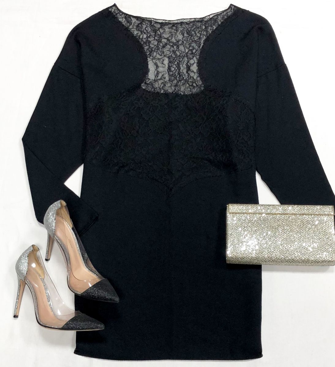 Платье/ ажур/ размер 42 цена 10 959 руб
Туфли Gianvito Rossi размер 38 цена 10 959 руб
Клатч Jimmy Choo