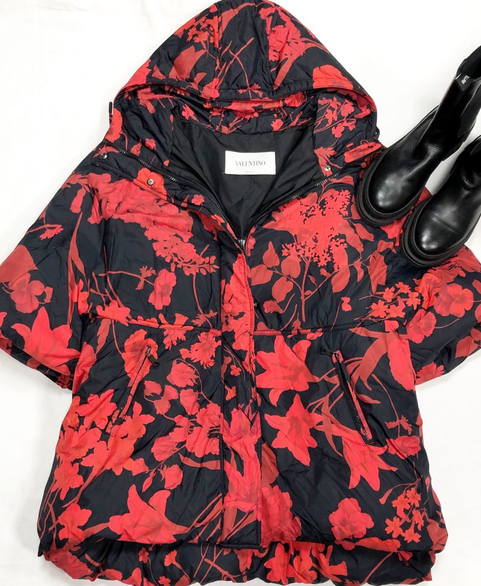 Пуховик Valentino размер 38 цена 39 138 руб
Ботинки Pollini размер 39 цена 7 828 руб

Сапоги Bally размер 38 цена 15 655 руб