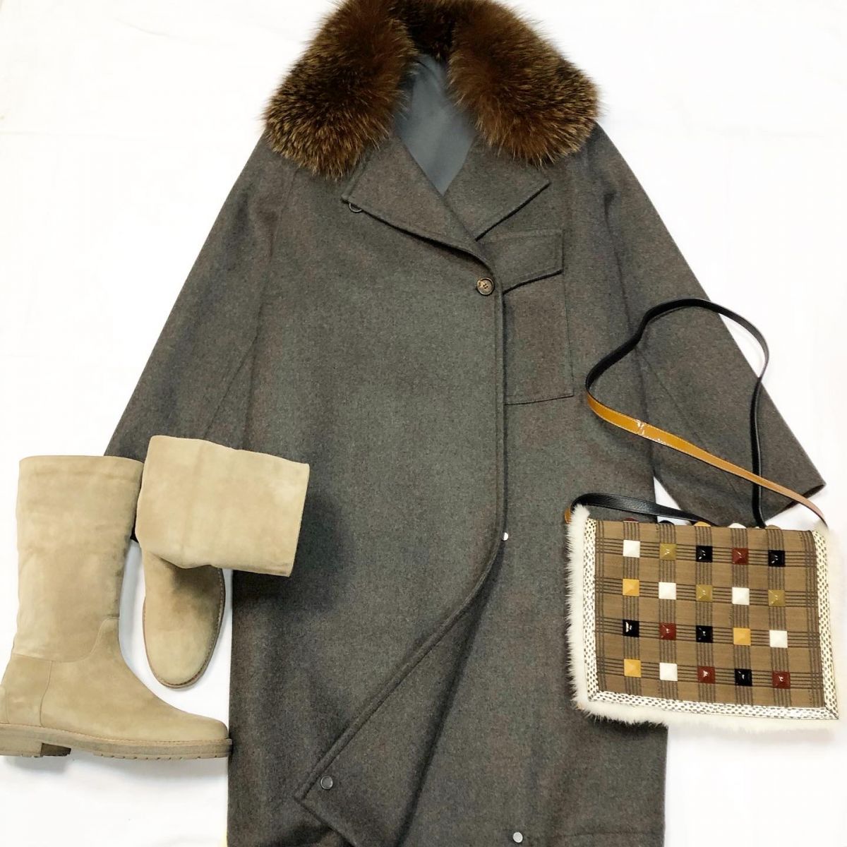 Пальто /кашемир/ мех лисы/ BRUNELLO CUCCINELLI размер 42 цена 200 000 руб Сумка FENDI
