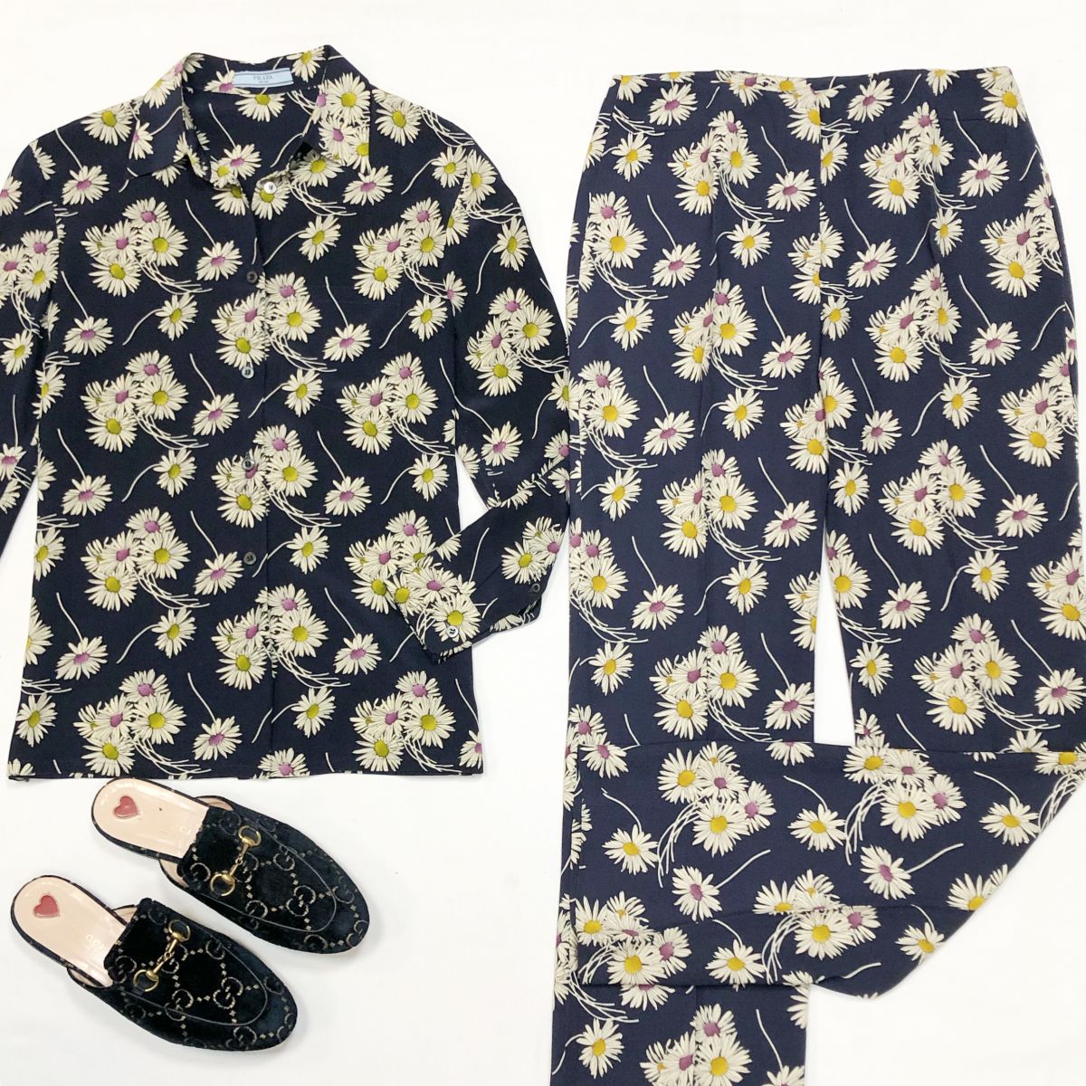 Костюм Prada размер 42 цена 12 308 рубМюли Gucci размер 37 цена 23 078 руб