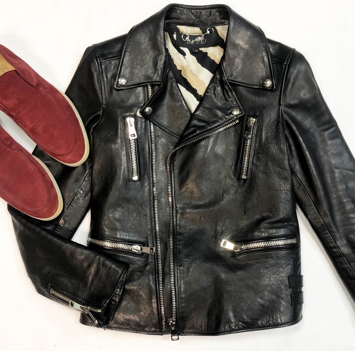 Куртка /кожа/ Gucci размер 36 цена 27 693 рубЛоферы LORO PIANA размер 39.5 цена 46 155 руб