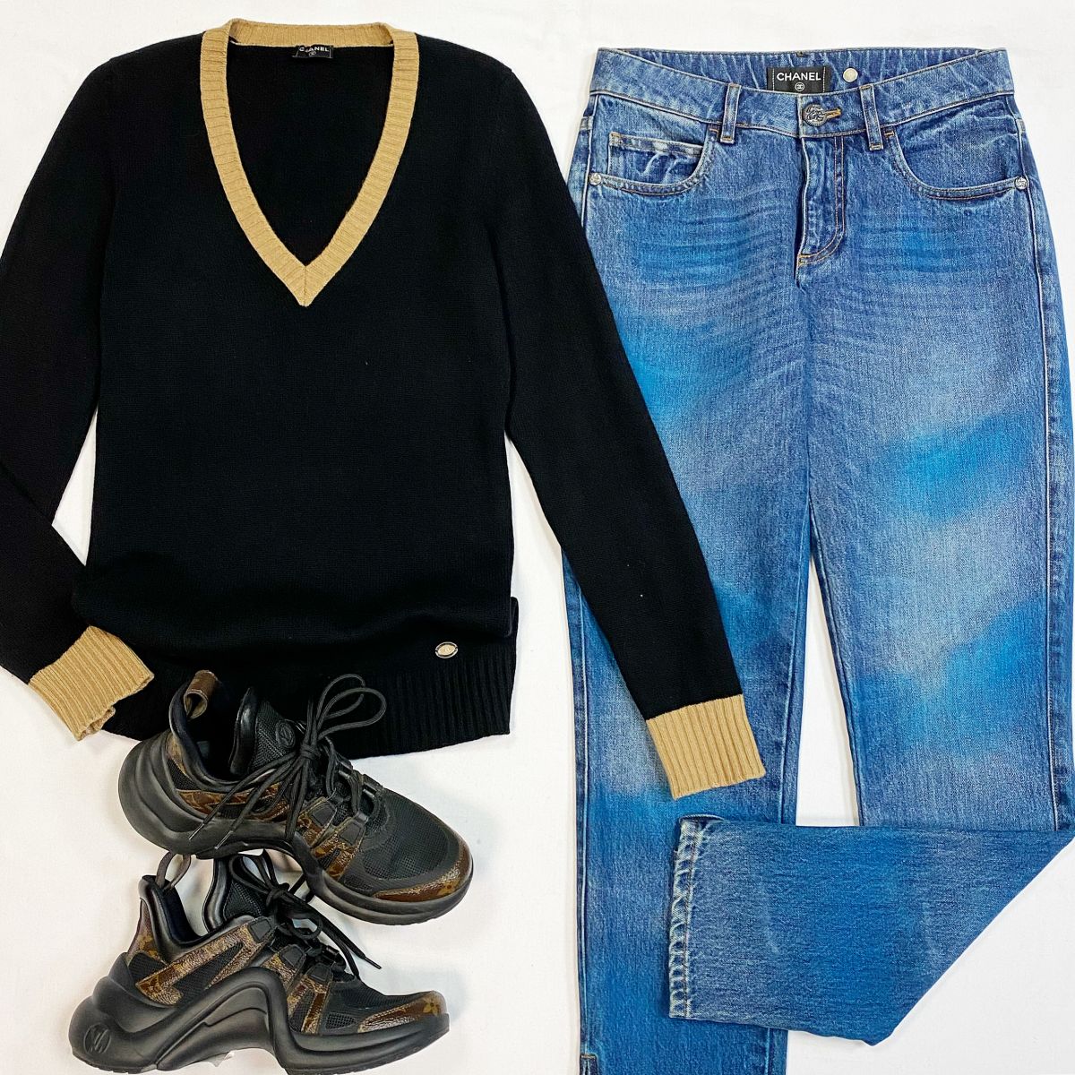 Кофта / кашемир / Chanel размер 38 цена 12 308 руб Джинсы Chanel размер 36 цена 30 770 руб Кроссовки Louis Vuitton размер 36.5 цена 30 770 руб