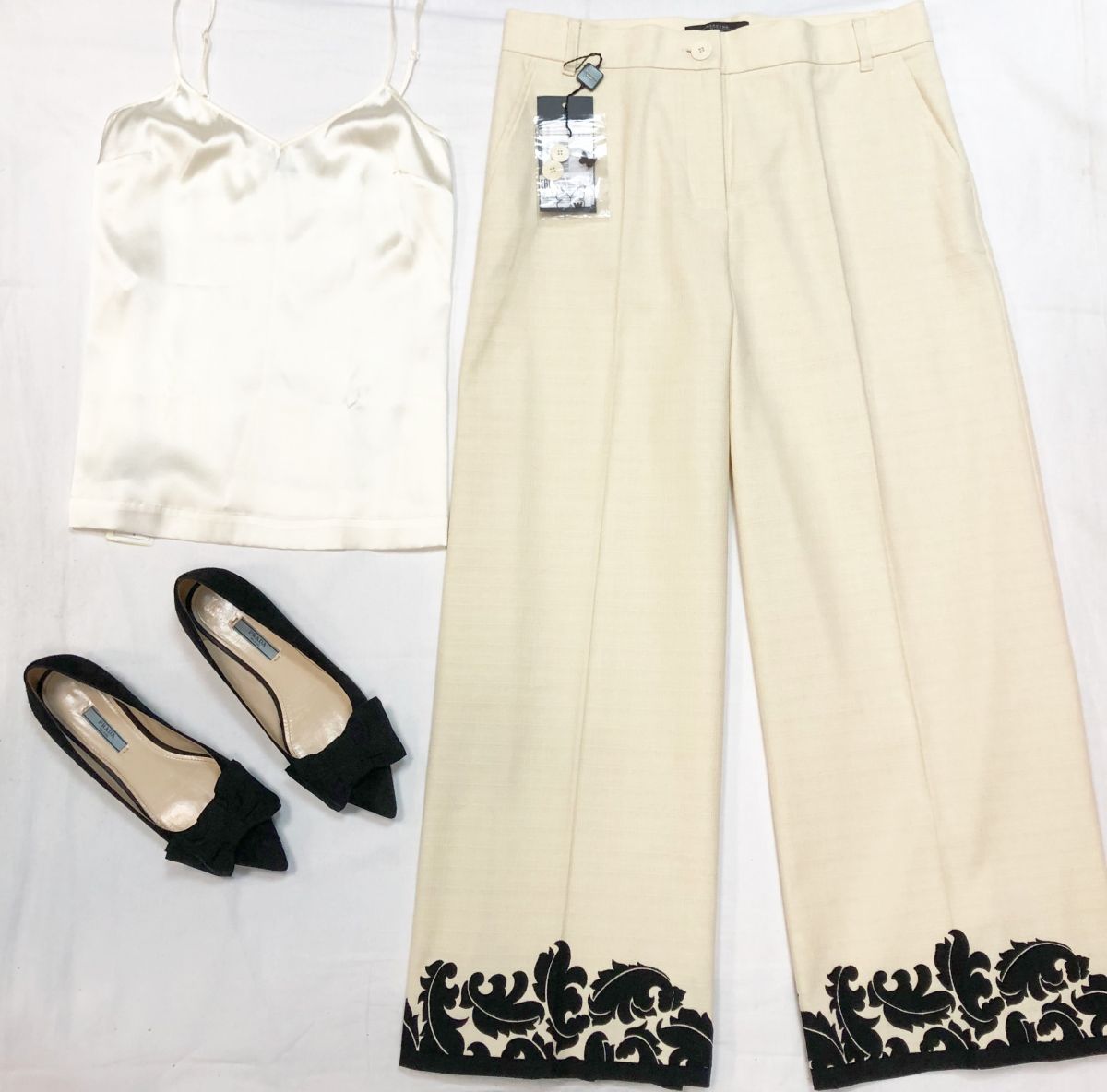 Топ /шелк/ La Perla размер S цена 7 693 руб 
Брюки WEEKEND MAX MARA размер 46 цена 6 154 руб /с ценником/ 
Балетки PRADA размер 38 цена 13 847 руб