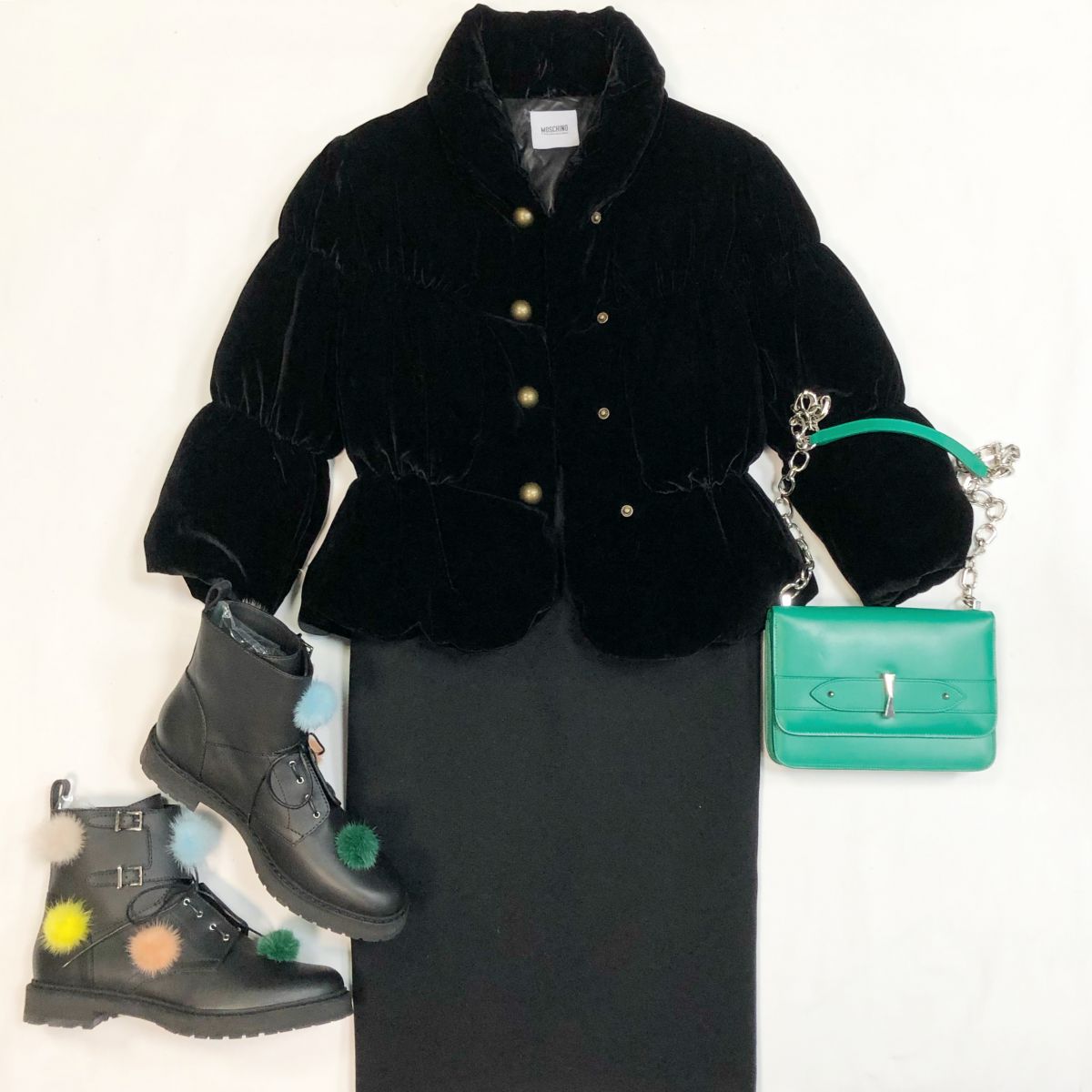 Куртка Moschino размер 42 цена 4 616 рубЮбка Max Mara размер 44 цена 4 616 рубБотинки Fendi размер 41.5 цена 30 770 рубСумка Alexander Mqueen