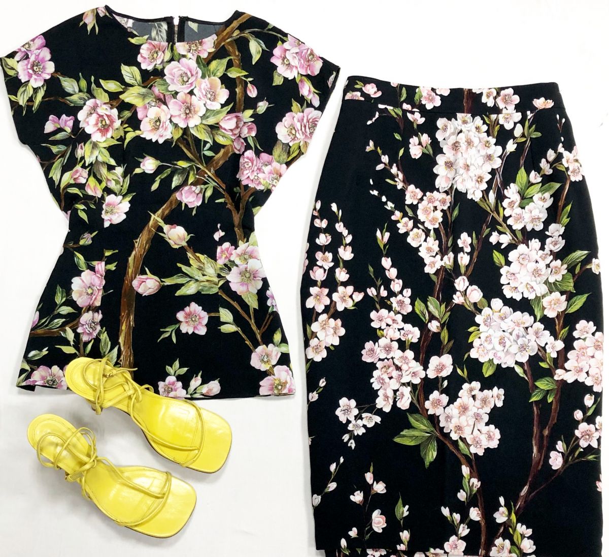 Юбка Dolce Gabbana размер 46 цена 9 393 руб
Топ Dolce Gabbana размер 36 цена 7 828 руб
Босоножки BOTTEGA VENETA размер 38 цена 28 179 руб
