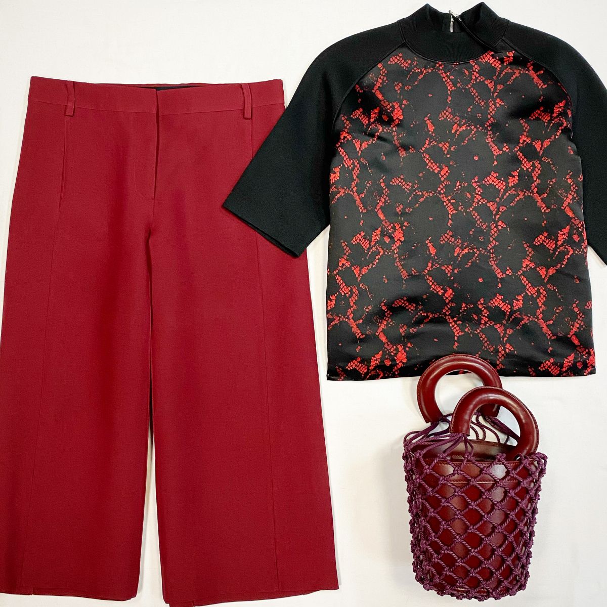 Кофта Louis Vuitton размер L цена 18 463 руб Брюки Valentino размер 42 цена 15 385 руб Сумка Staud цена 7 693 руб