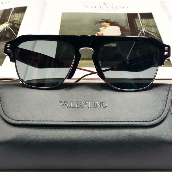 Очки Valentino 