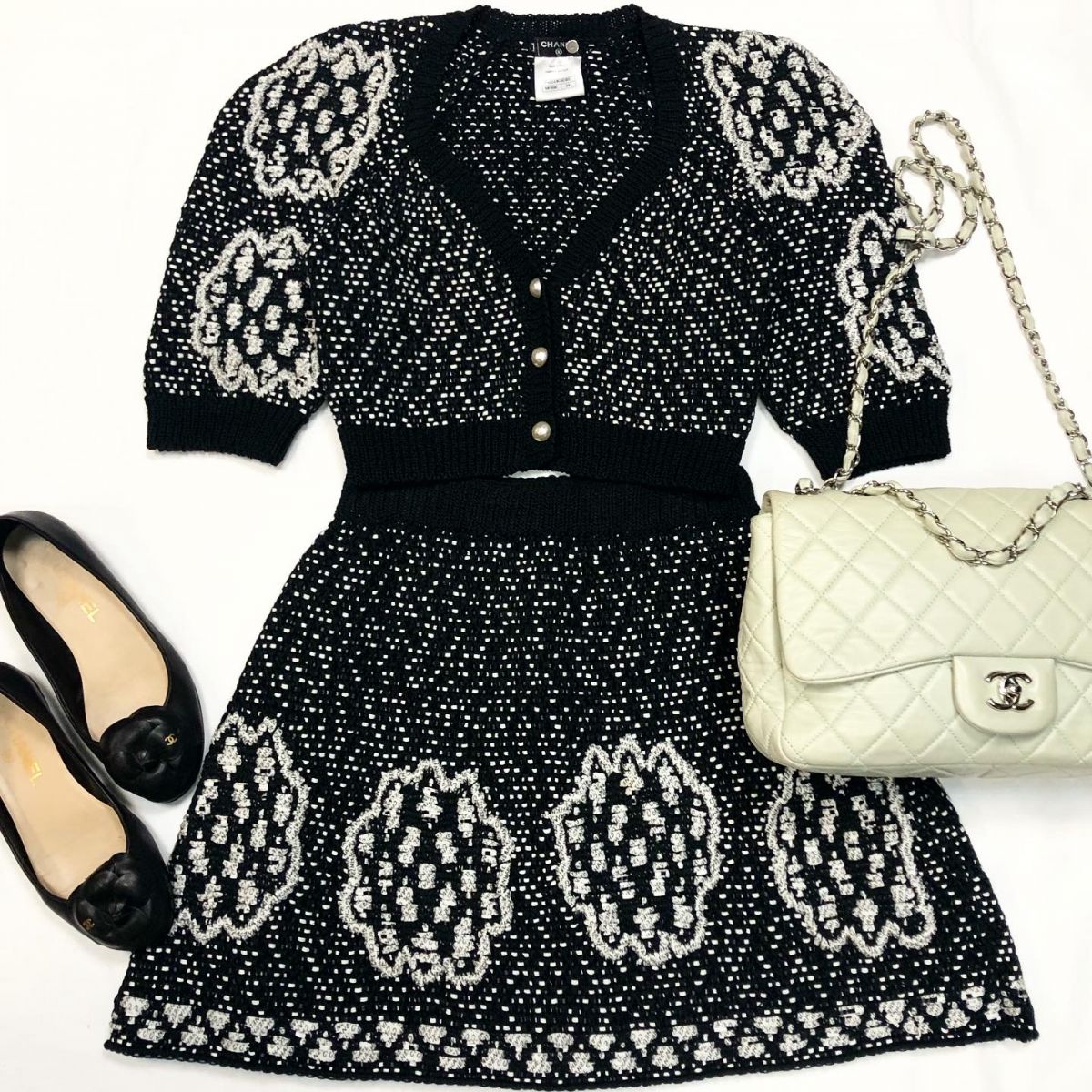 Костюм Chanel размер 34 цена 61 540 руб Балетки Chanel размер 36.5 цена 15 385 руб Сумка Chanel