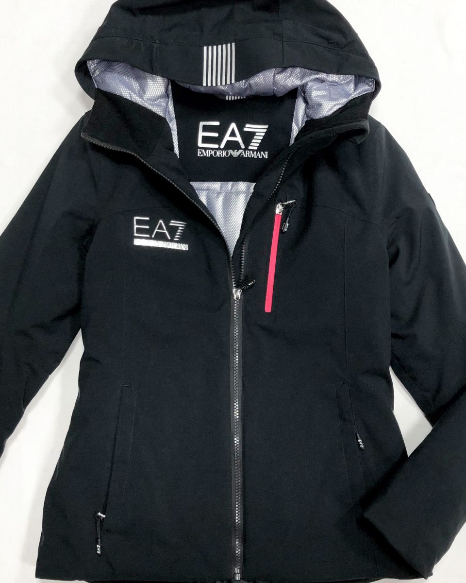 Куртка Armani размер XXS цена 23 483 руб
Кроссовки Bogner размер 39.5 цена 46 965 руб