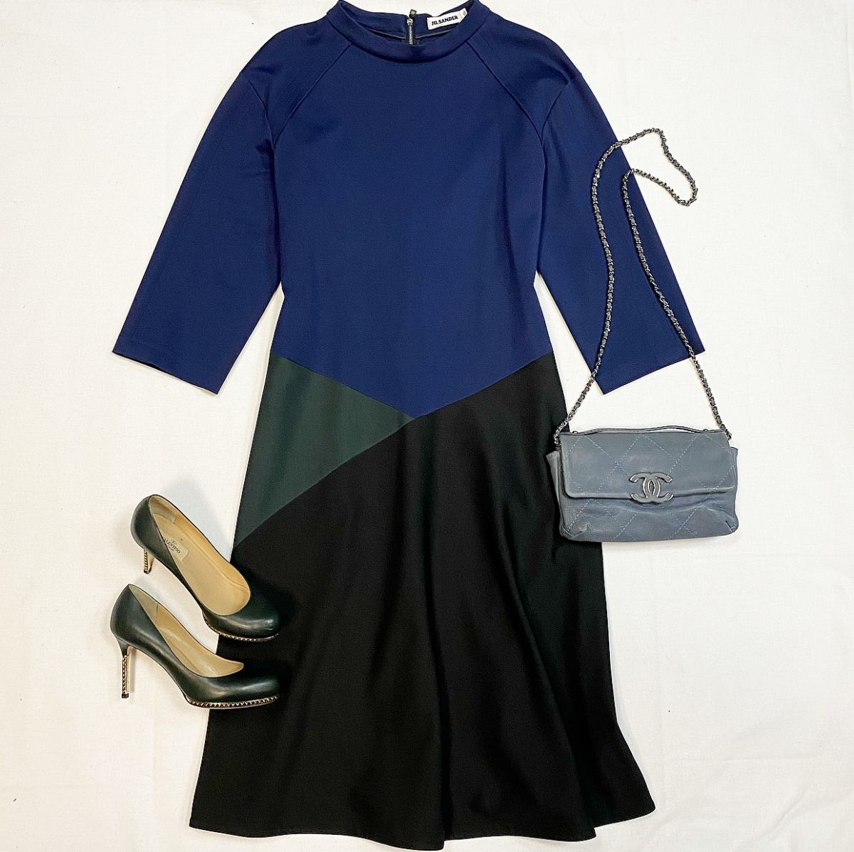 
Платье Jil Sander размер 42 цена 12 308 руб
Туфли Valentino размер 37 цена 15 385 руб
Сумка Chanel