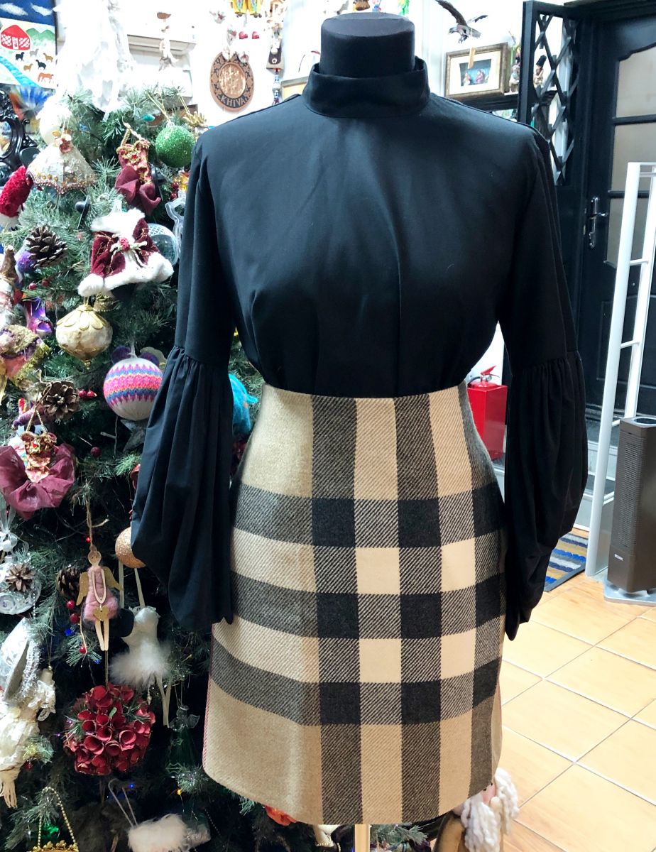 Юбка Burberry размер 44 цена 12 513 руб
Блузка размер L цена 10 949 руб
