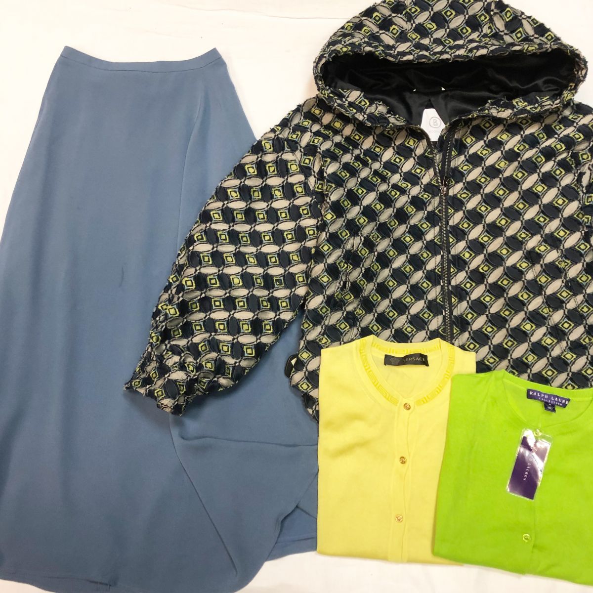 Куртка Bogner размер XS цена 23 078 руб 
Юбка /шелк/ Weekend размер S цена 7 693 руб 
Кофты Ralph Lauren / Versace размер S цена 7 693 руб / 9 231 руб