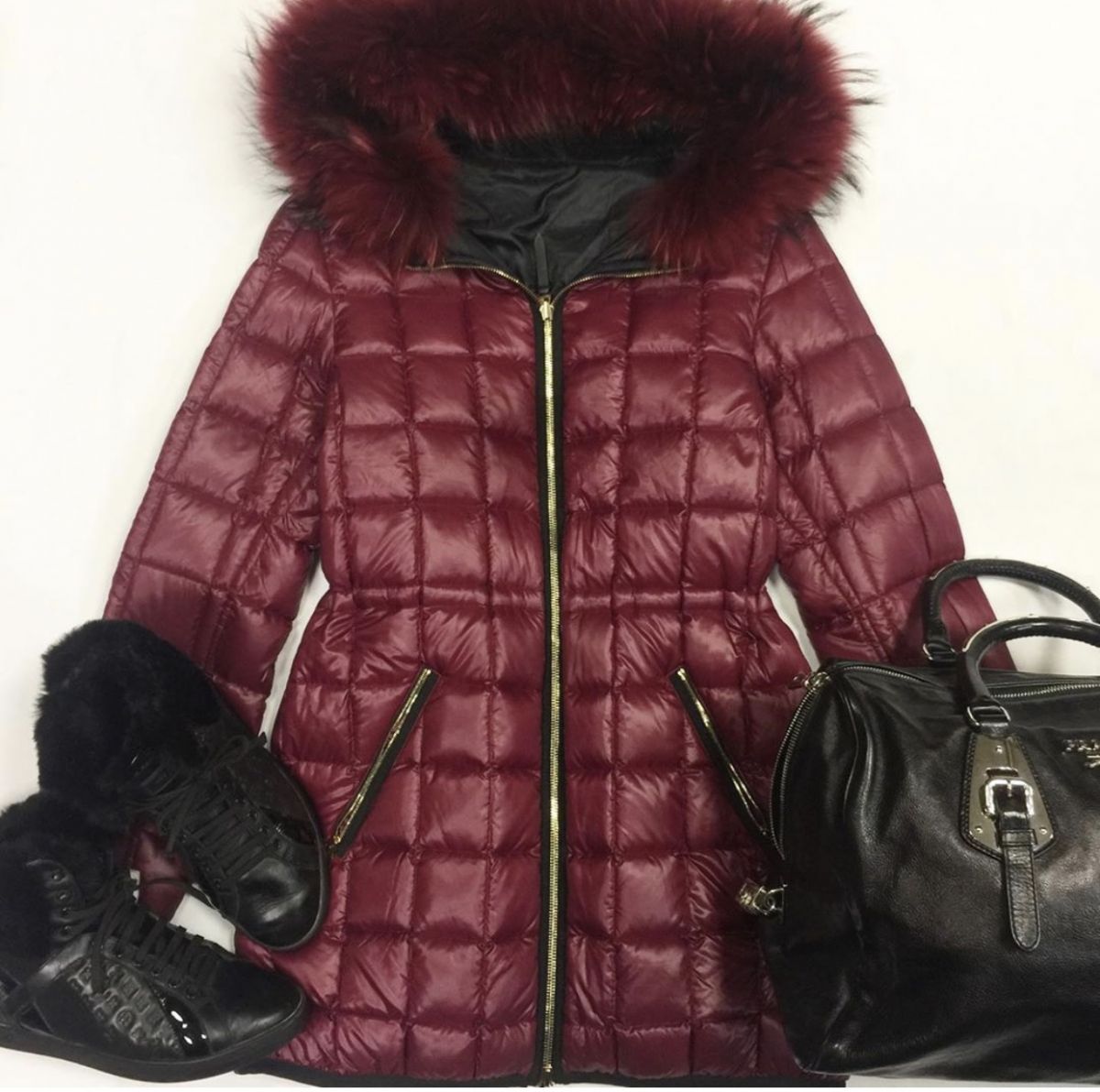 Парка 2х сторонняя Louis Vuitton  размер 38 цена 46 309 руб Кроссовки Louis Vuitton размер 38 цена 13 847 руб Сумка Prada 
