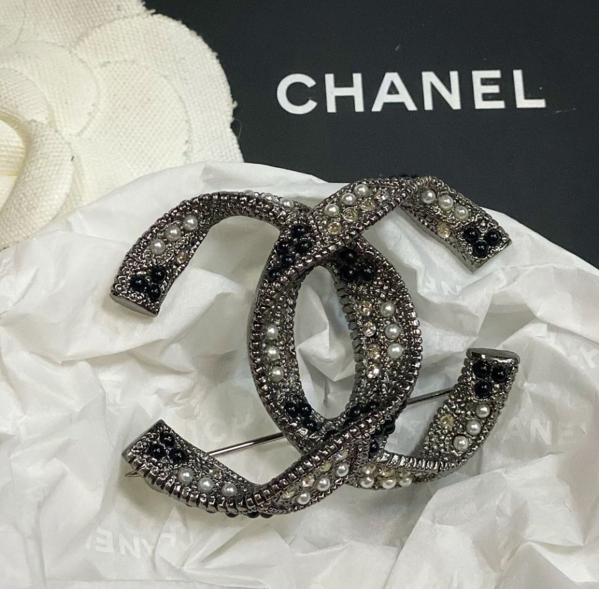 Брошка Chanel цена 38 463 руб 