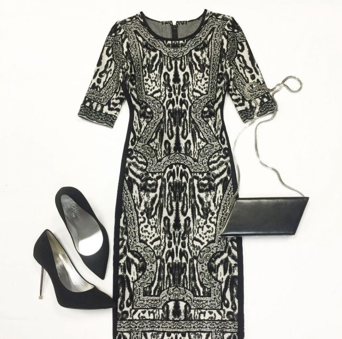 Платье Herve Leger размер XS цена 13 847 руб Туфли Chanel  размер 39.5 цена 15 385 руб Клатч Saint Laurent 