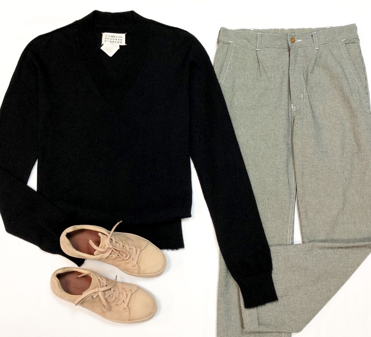 Кофта Maison Martin Margiela размер 42 цена 12 308 руб
Брюки Golden Goose размер XS цена 7 693 руб
Кеды LORO PIANA размер 38 цена 38 463 руб