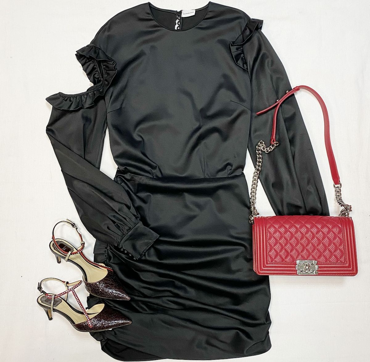 Платье Magda Butrym размер 40 цена 23 078 рубТуфли Christian Dior размер 38 цена 15 385 рубСумка Chanel