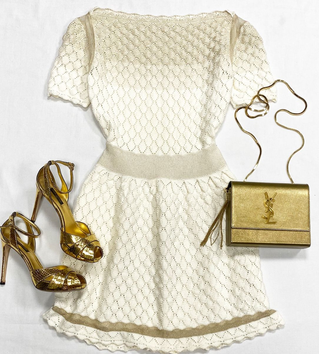 Платье/ люрекс/ Nina Ricci размер M цена 15 655 руб
Босоножки Louis Vuitton размер 37 цена 31 310 руб
Сумка Saint Laurent 