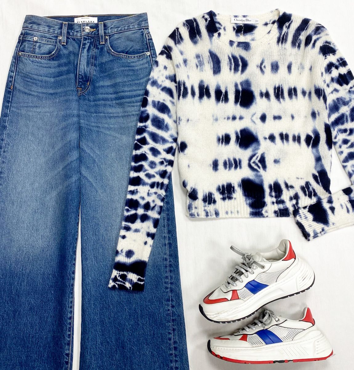 Кофта Christian Dior размер 42 цена 28 179 руб 
Джинсы SLVRLAKE размер 23 цена 7 828 руб 
Кроссовки Bottega Veneta размер 37 цена 18 786 руб