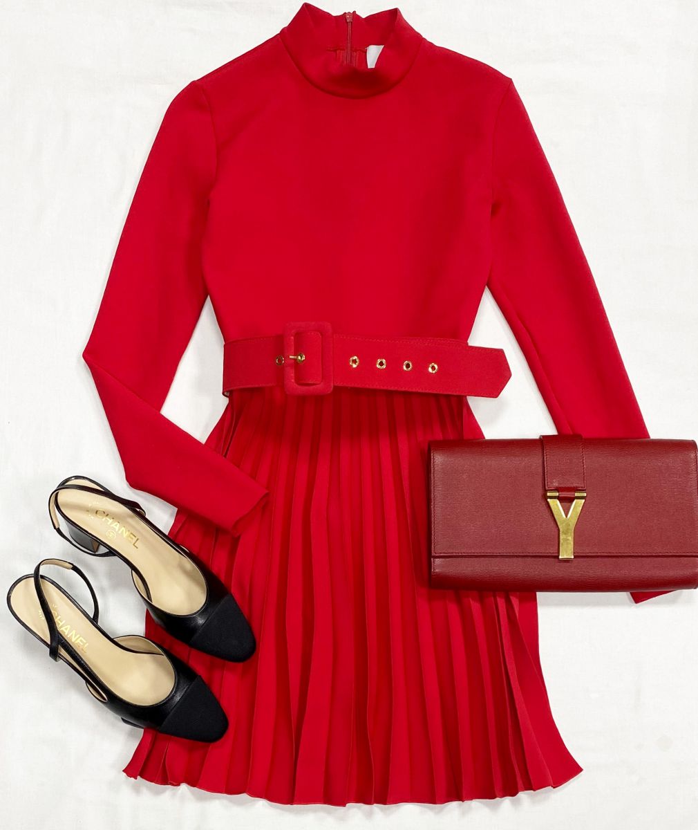 Платье Ololol размер 40 цена 7 828 руб
Туфли Chanel размер 39.5 цена 93 930 руб
Клатч Ysl 