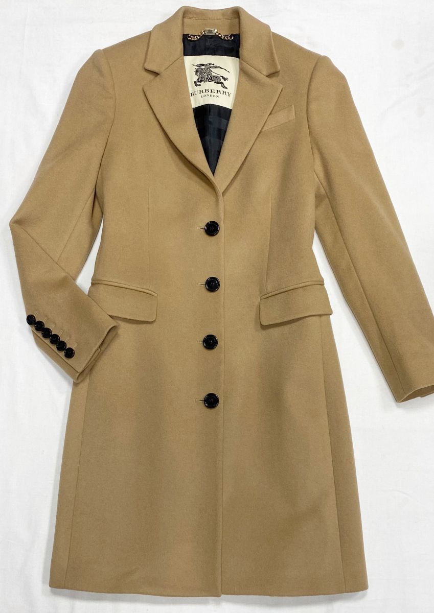 Пальто Burberry размер 38 цена 46 965 руб
Ботинки Loro Piana размер 37 цена 39 138 руб
Сумка Chanel