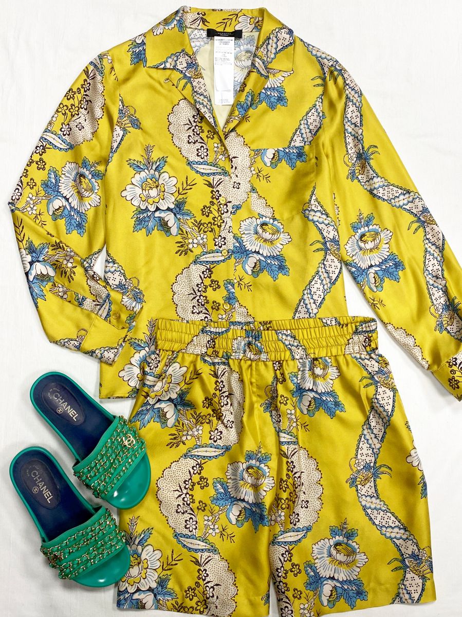 Костюм / блузка + шорты / шелк / Weekend Max Mara размер 42 цена 18 786 руб 
Сабо Chanel размер 38 цена 18 786 руб