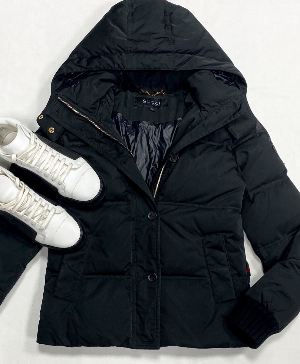 Пуховик Gucci размер 38 цена 18 786 руб
Кеды Chanel размер 39.5 цена 46 964 руб