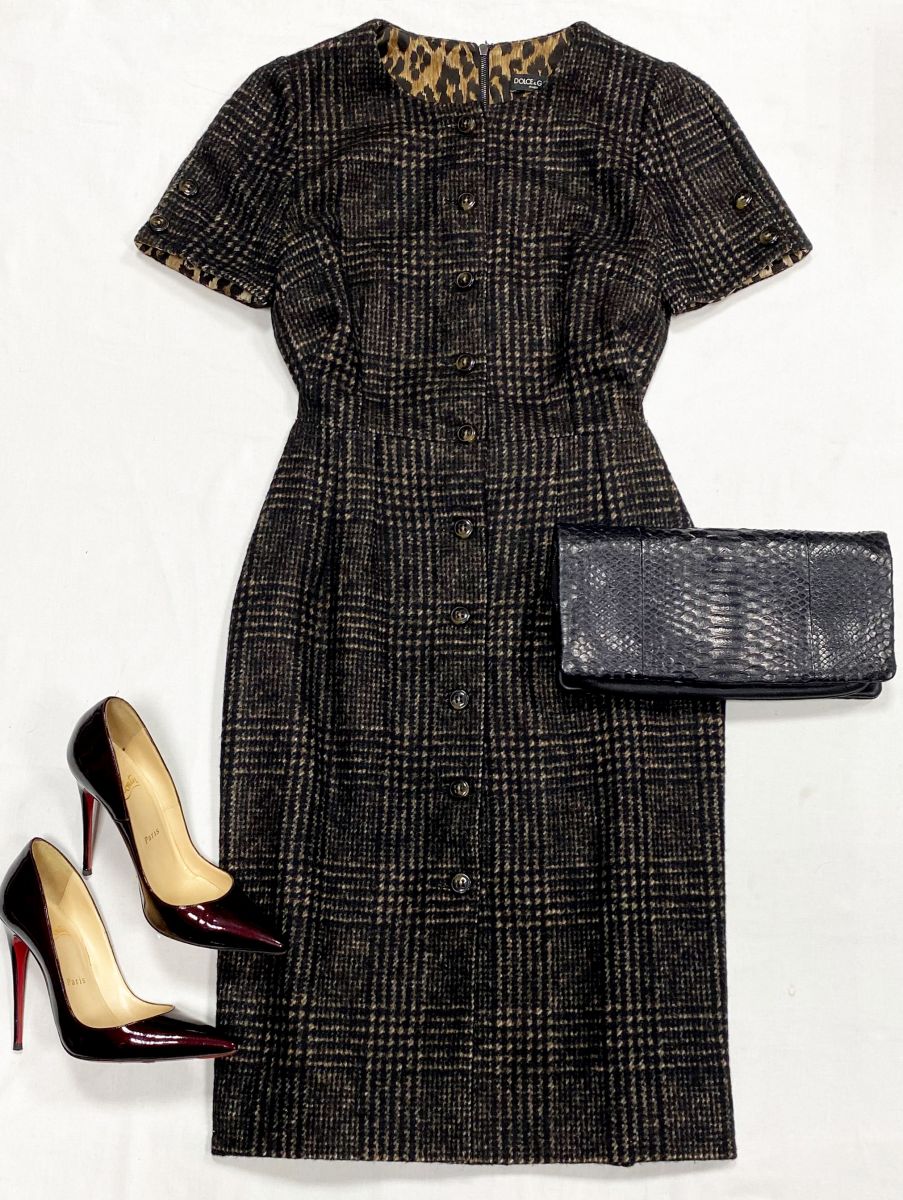 Платье Dolce Gabbana размер 42 цена 23 483 руб
Туфли Louboutin размер 37 цена 15 655 руб
Клатч Celine 