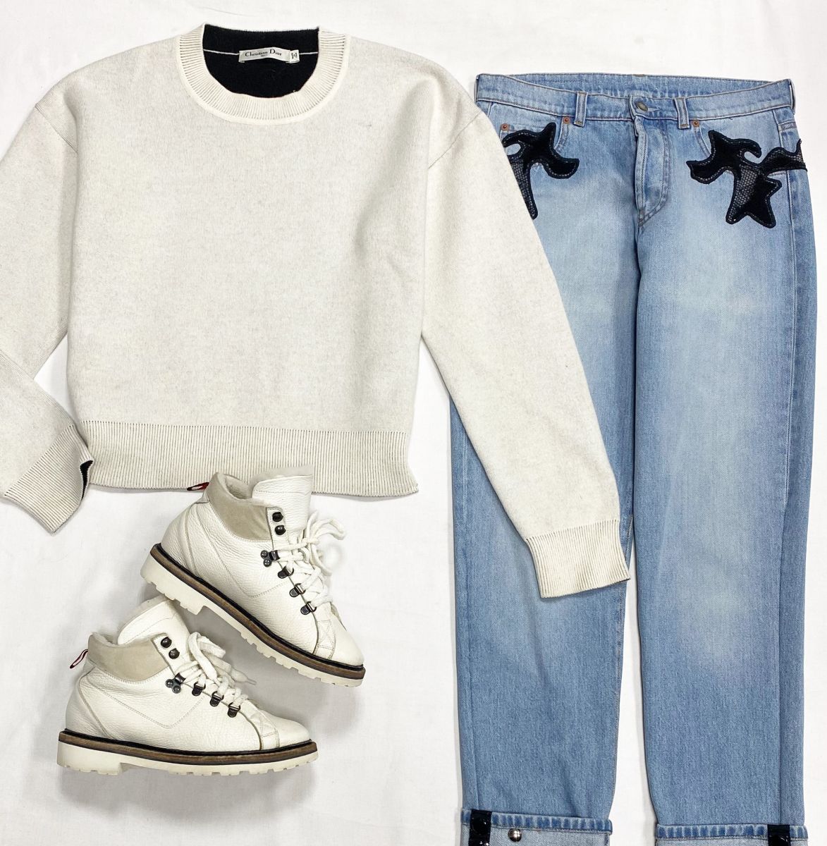 Кофта Christian Dior размер 38 цена 39 138 руб
Джинсы /пайетки/ Louis Vuitton размер 38 цена 28 179 руб
Ботинки Kiton размер 37.5 цена 15 655 руб