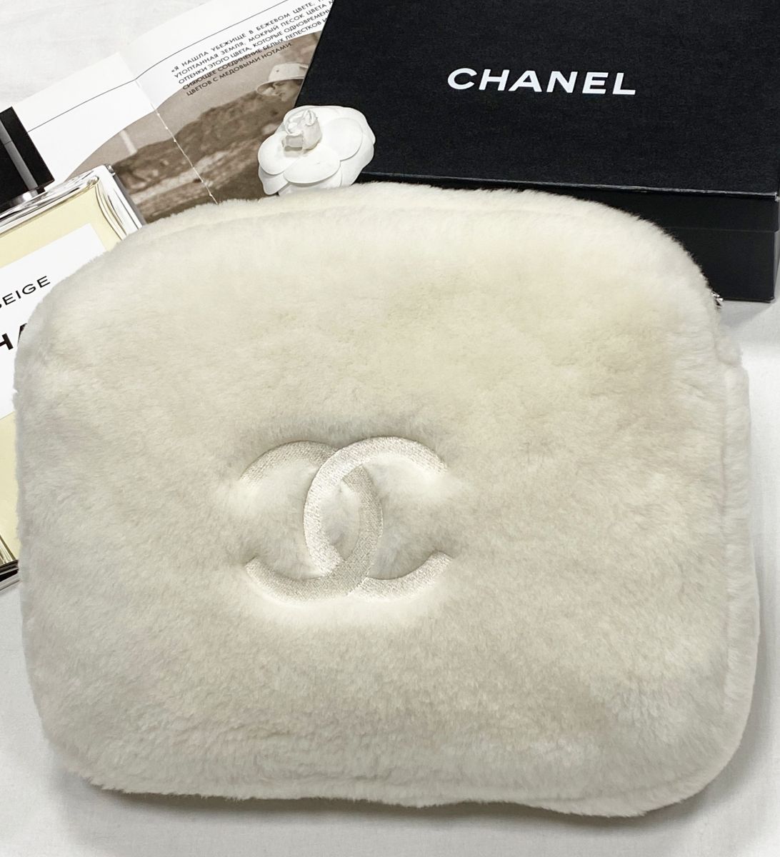 Клатч Chanel размер 35/25 цена 109 585 руб
