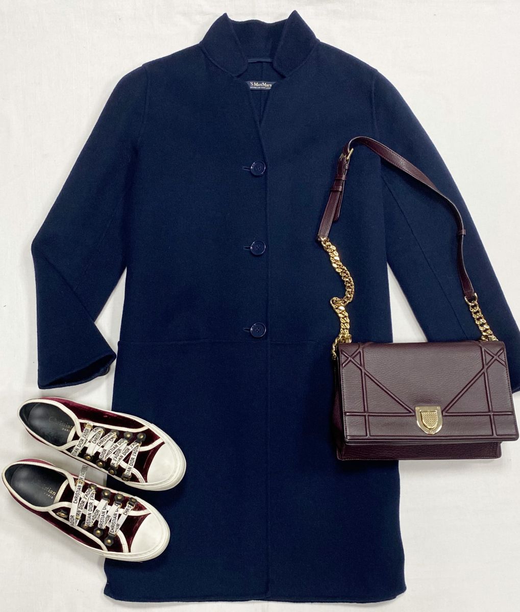 Пальто S Max Mara размер 40 цена 23 483 руб
Кеды Christian Dior размер 37.5 цена 31 310 руб
Сумка Christian Dior 