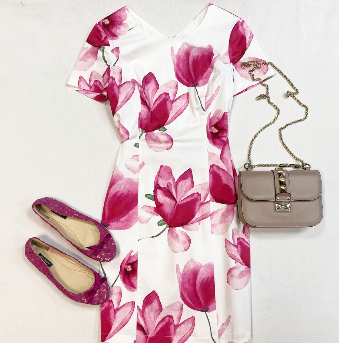 Платье Armani размер 42 цена 7 693 руб
Балетки Dolce Gabbana размер 37 цена 4 616 руб
Сумка Valentino 