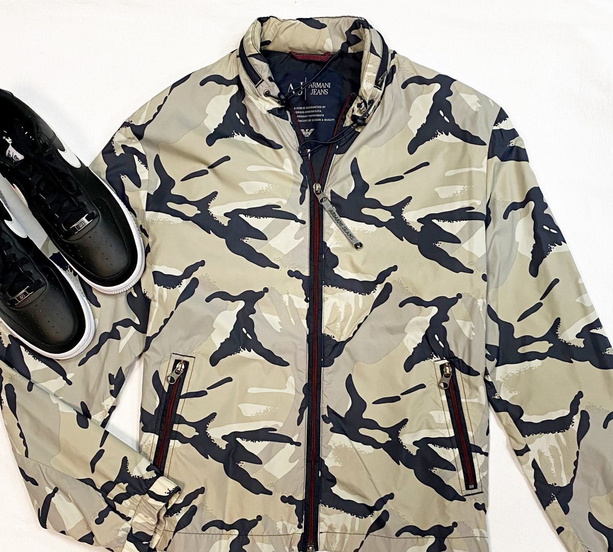 #mechtamen Ветровка Armani размер 54 цена 6 154 руб
Кеды Nike размер 44 цена 7 693 руб 