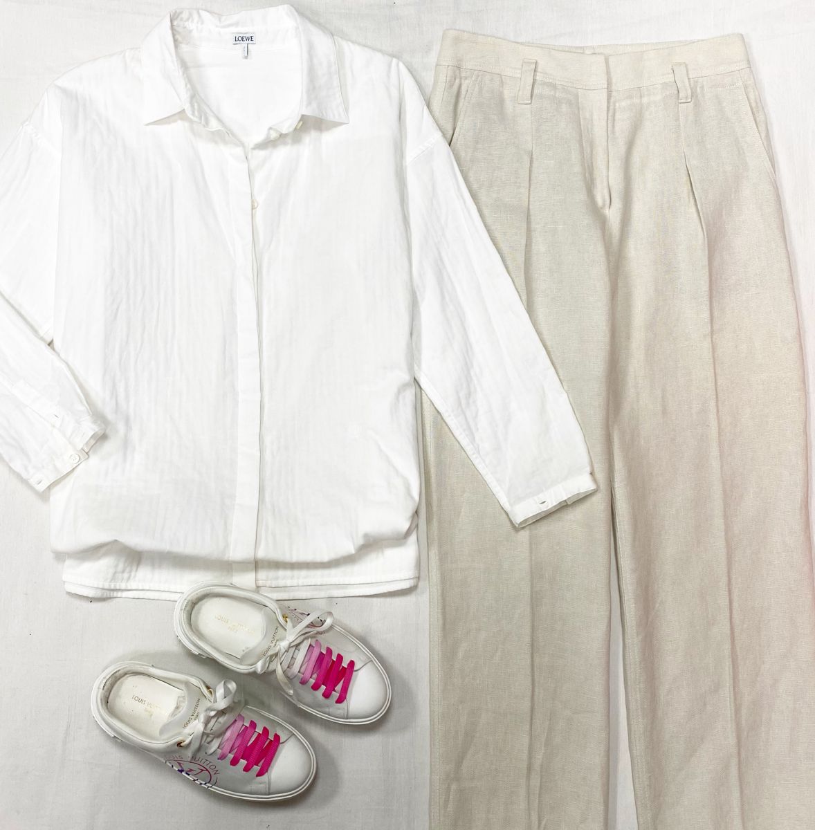 Рубашка Loewe размер 42 цена 39 138 руб 
Брюки / лен / Brunello Cucinelli размер 40 цена 46 965 руб 
Кеды Louis Vuitton размер 39 цена 62 620 руб