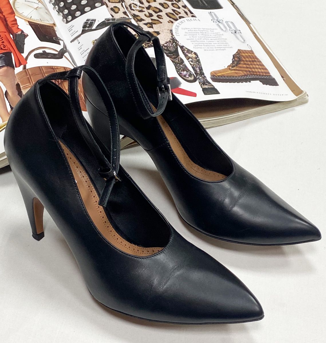 Туфли Alaïa размер 40 цена 39 138 руб
