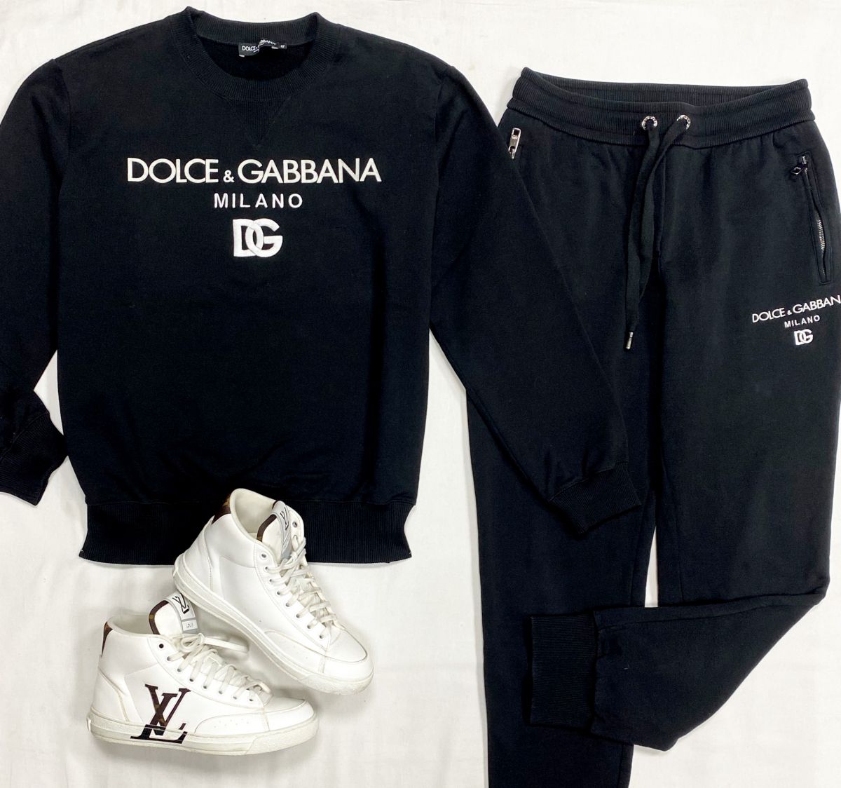 Костюм Dolce Gabbana размер 42 цена 23 483 рубКеды Louis Vuitton размер 39 цена 39 138 руб