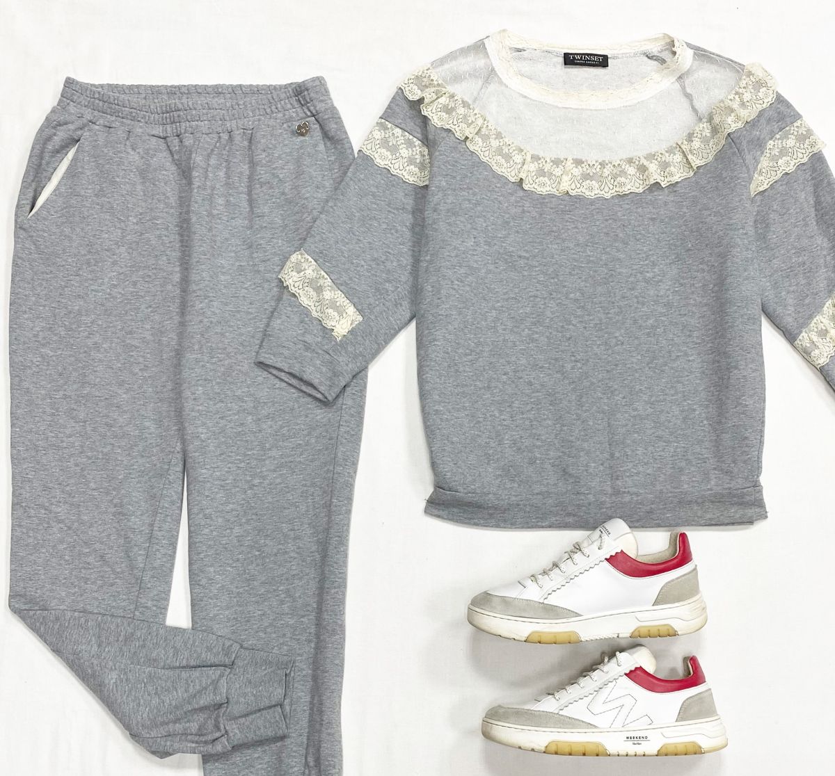 Костюм Twinset размер 42 цена 6 262 руб
Кроссовки Weekend/ Max Mara/ размер 37 цена 10 959 руб