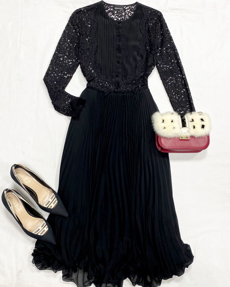 Платье/шитье/ Ermanno Scervino размер 40 цена 23 483 руб
Туфли Christian Dior размер 40 цена 31 310 руб
Сумочка Valentino 