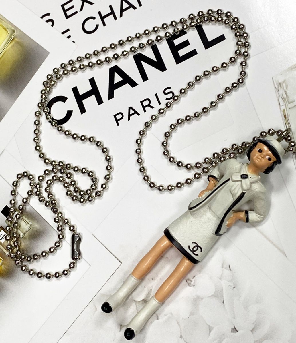 Подвеска Chanel цена 7 828 руб
