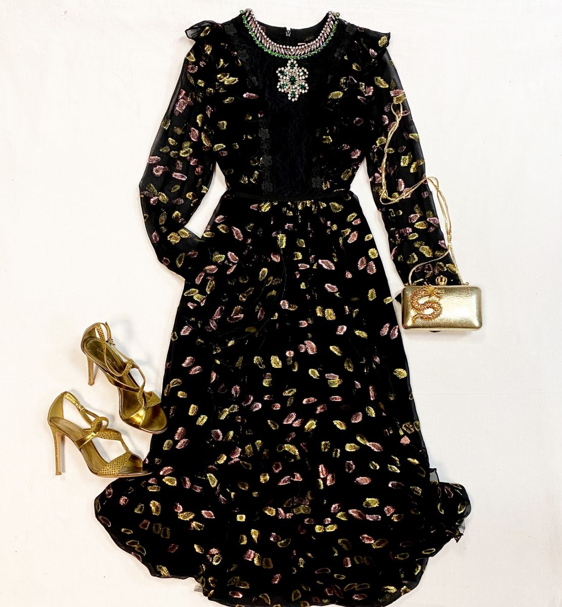 Платье/камни/ люрекс/ Giam Battista Valli размер S цена 10 770 руб
Босоножки Gianvito Rossi размер 37 цена 10 770 руб 